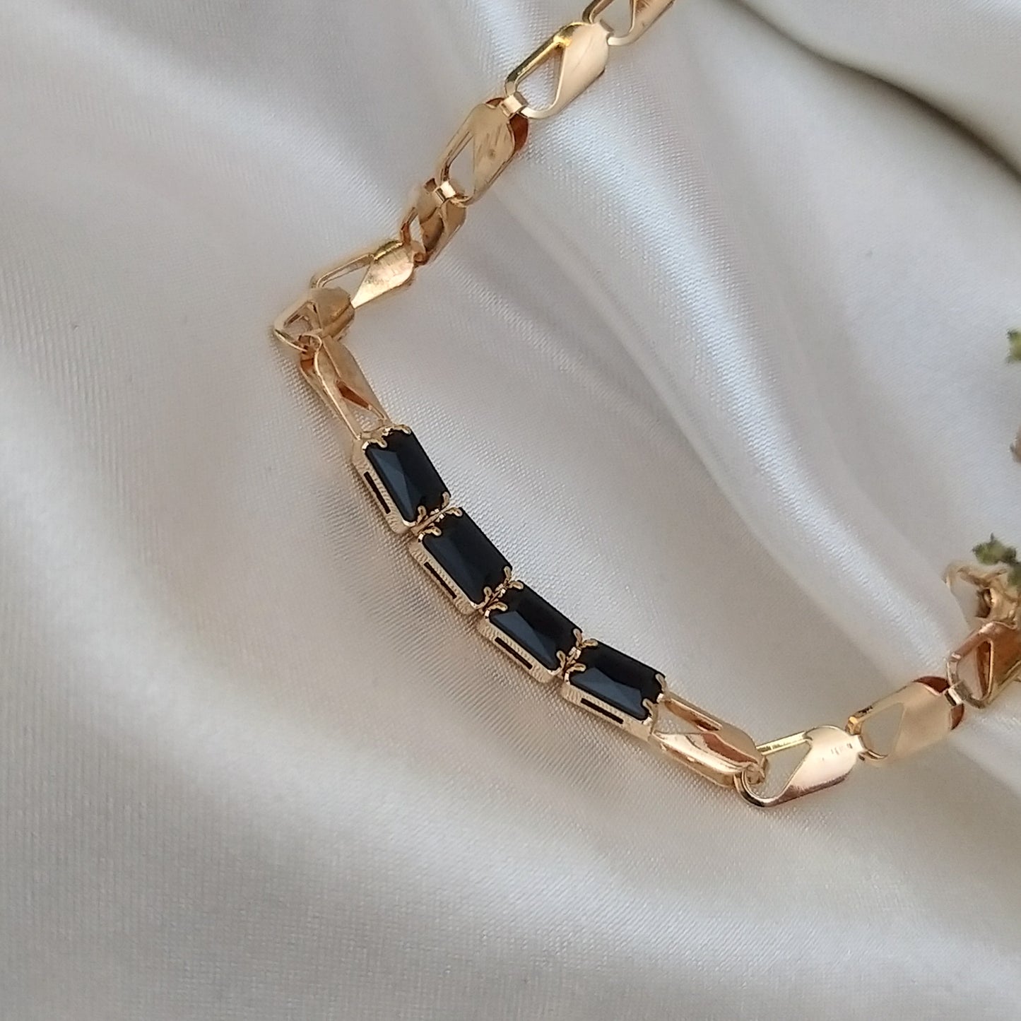 Linear Luxe ~ Black
