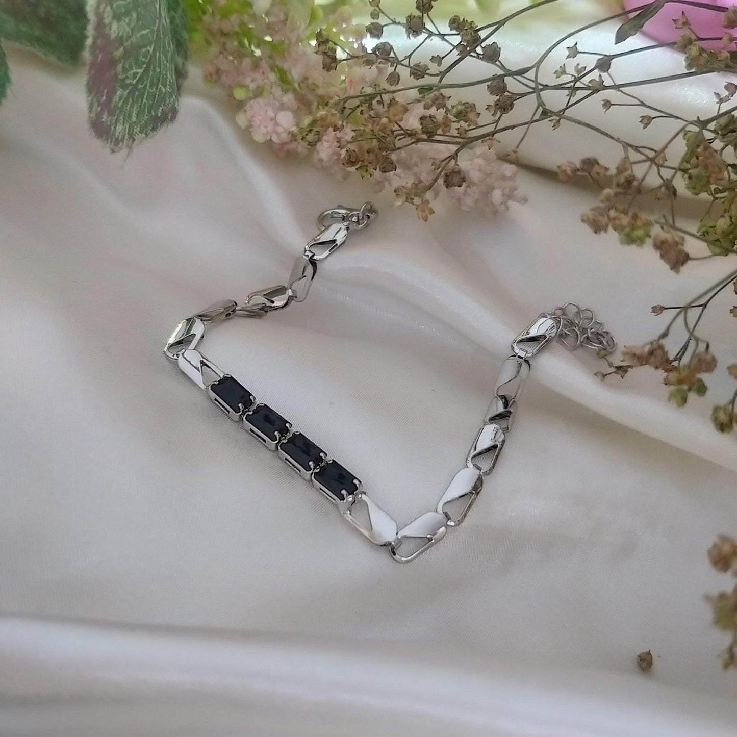 Linear Luxe ~ Black