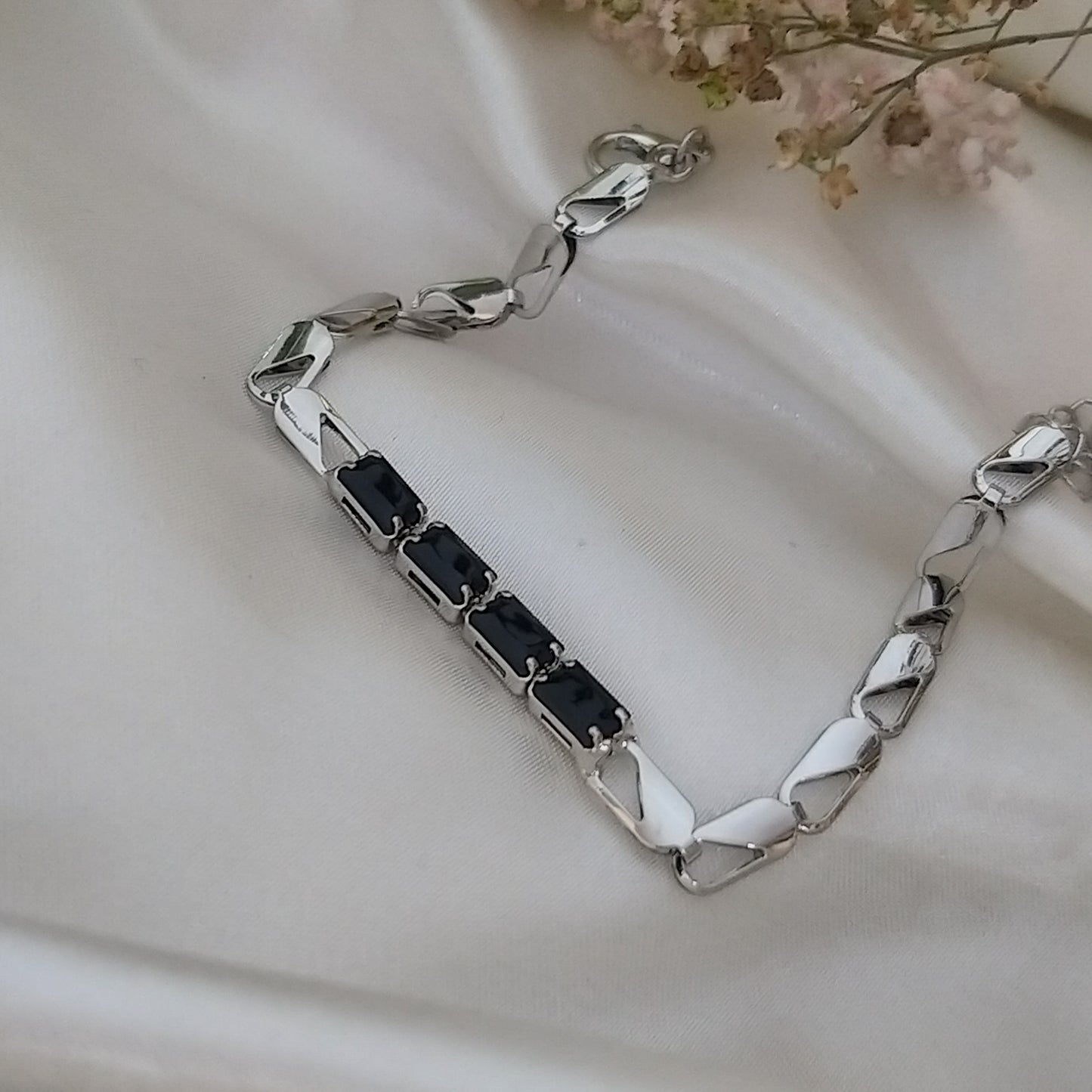 Linear Luxe ~ Black