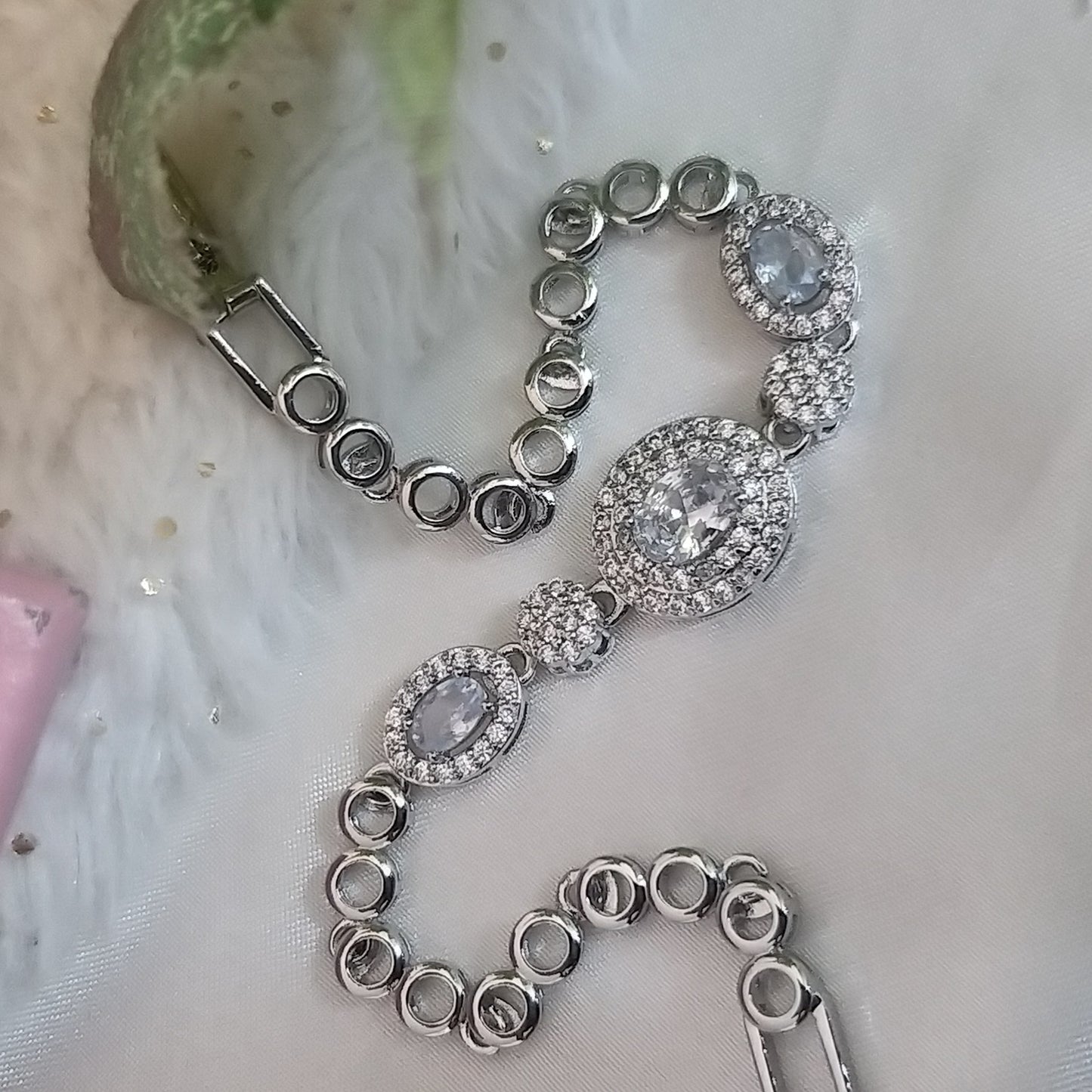 Oval Oasis ~ Silver