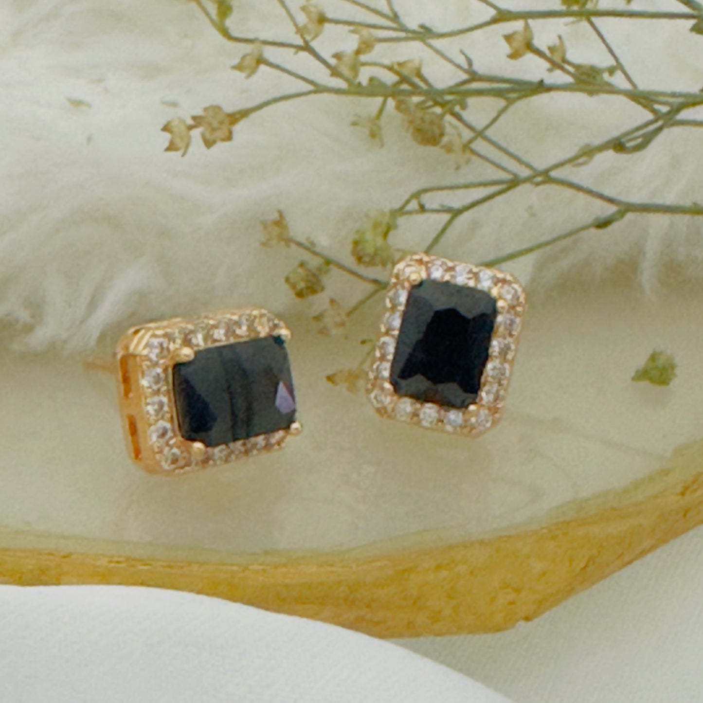 Timeless Gleam ~ Black