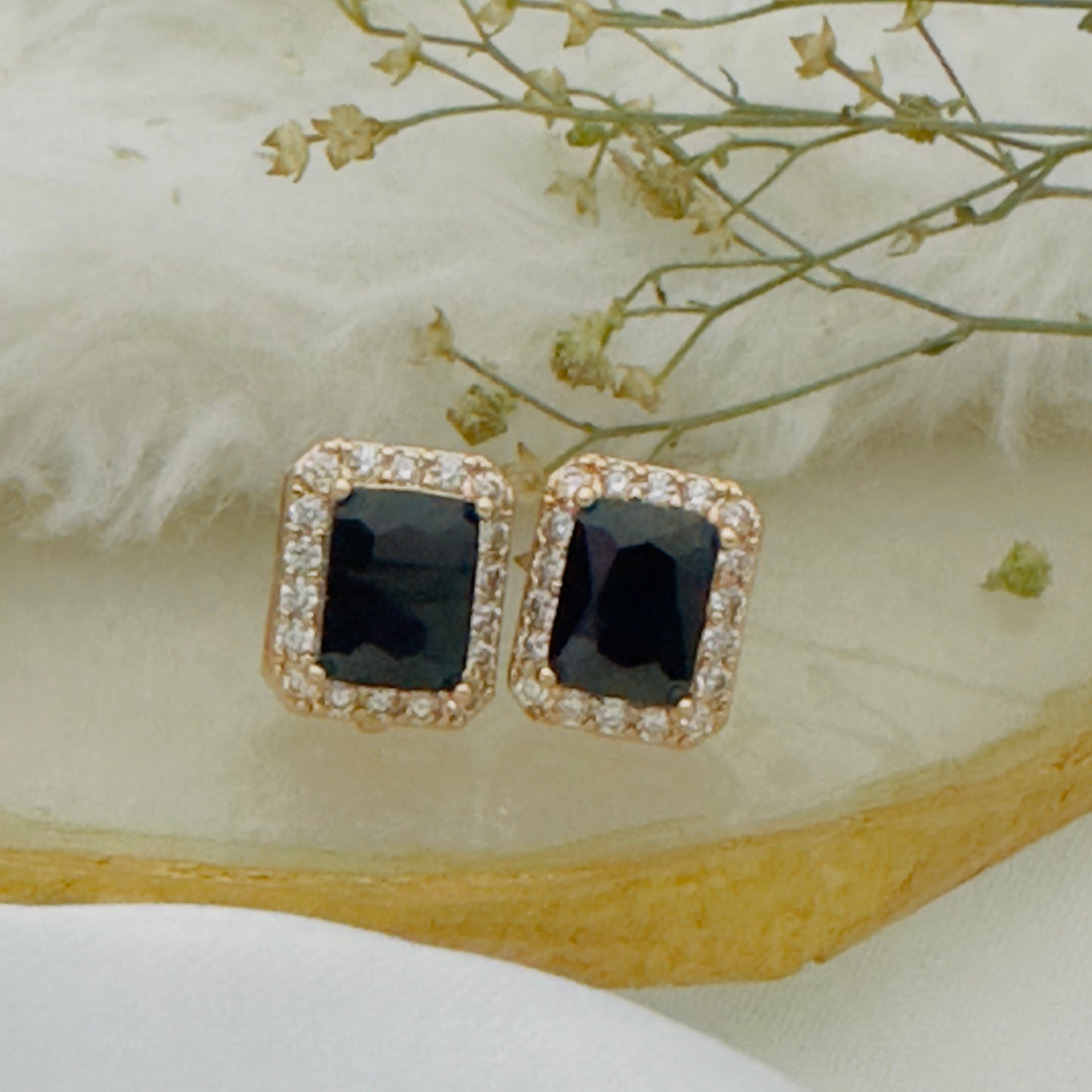 Timeless Gleam ~ Black