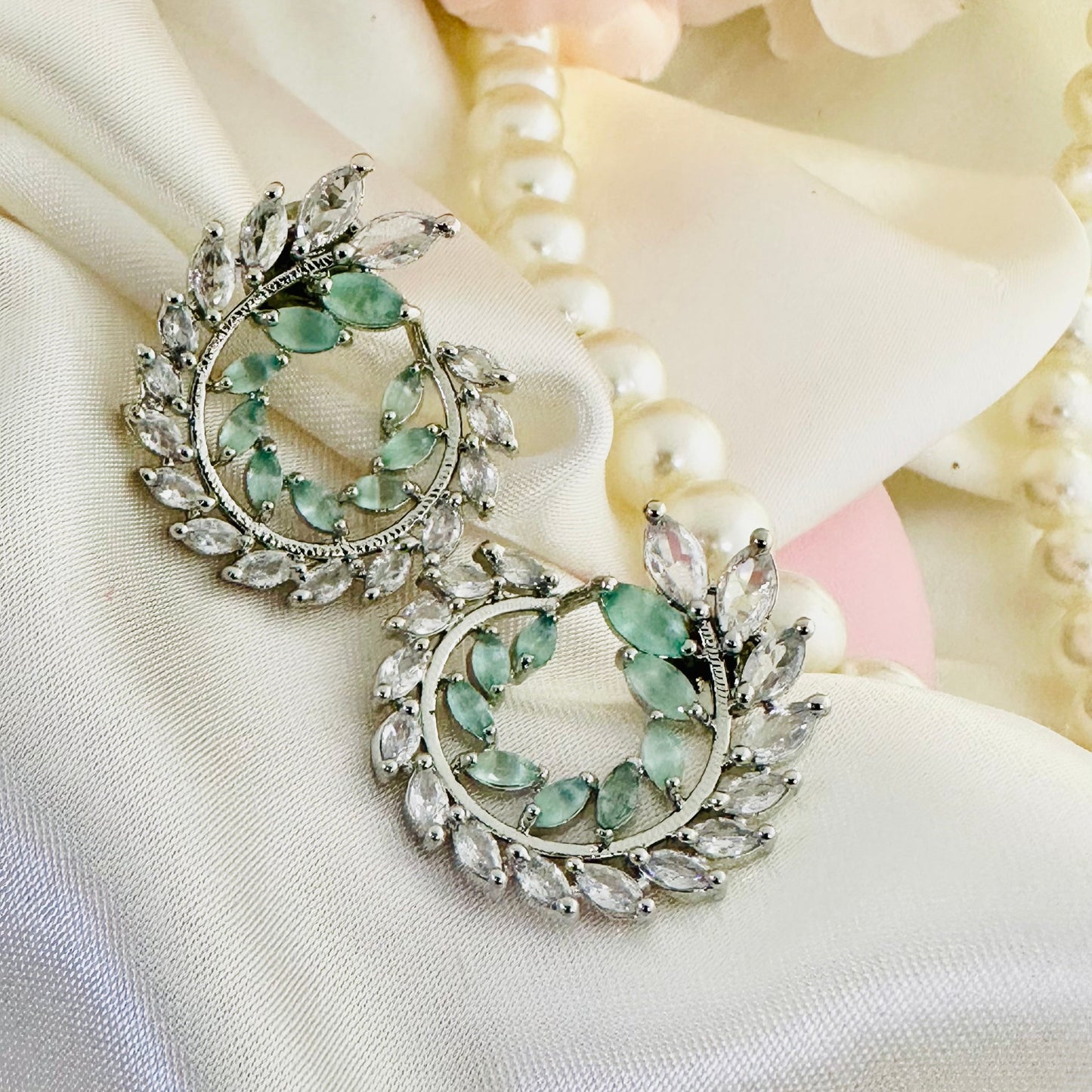 Royal Wreath ~ Mint Green
