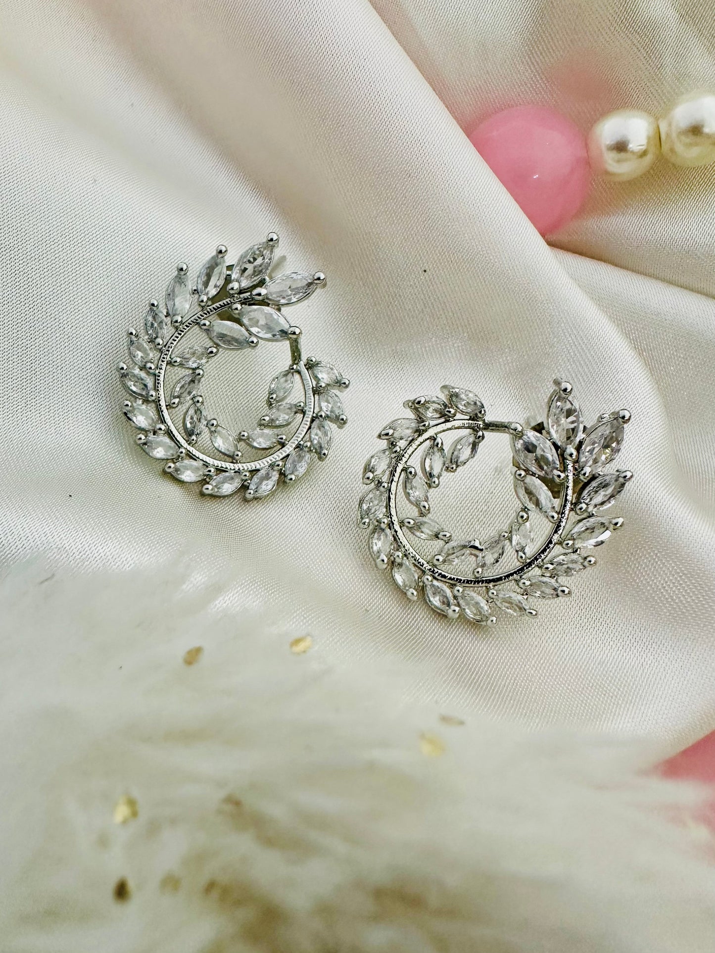 Royal Wreath ~ Silver