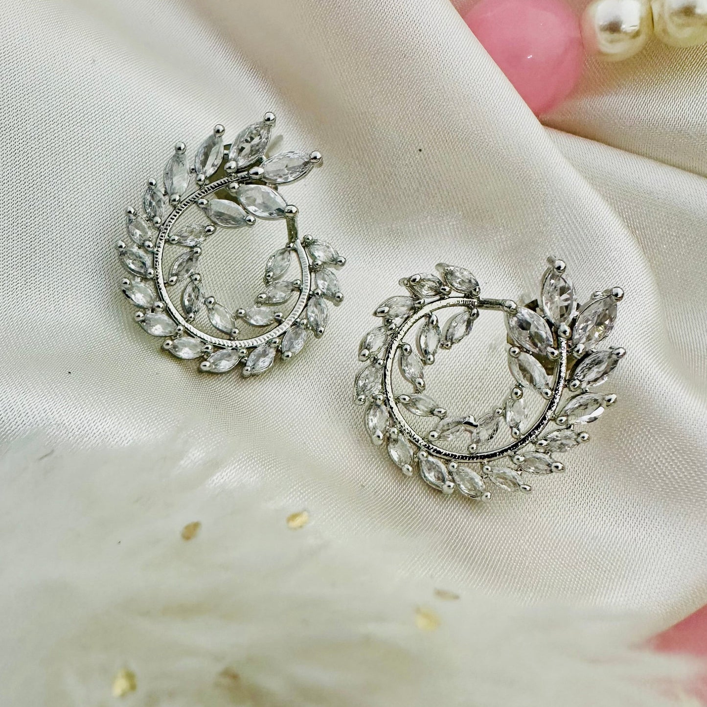 Royal Wreath ~ Silver