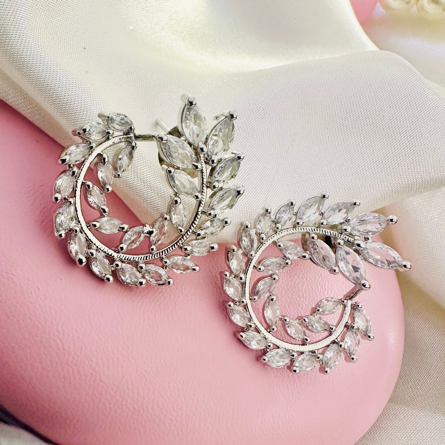 Royal Wreath ~ Silver