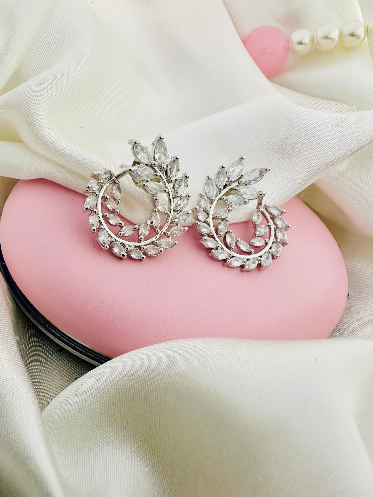 Royal Wreath ~ Silver