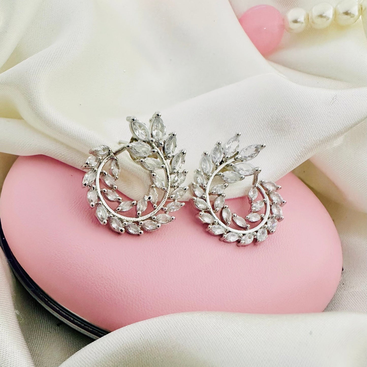 Royal Wreath ~ Silver