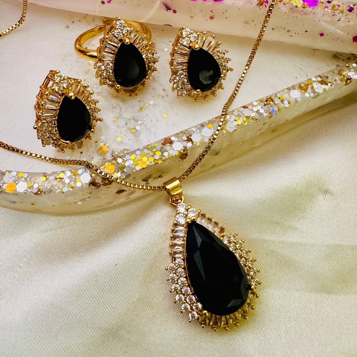 Vintage Glam ~ Black