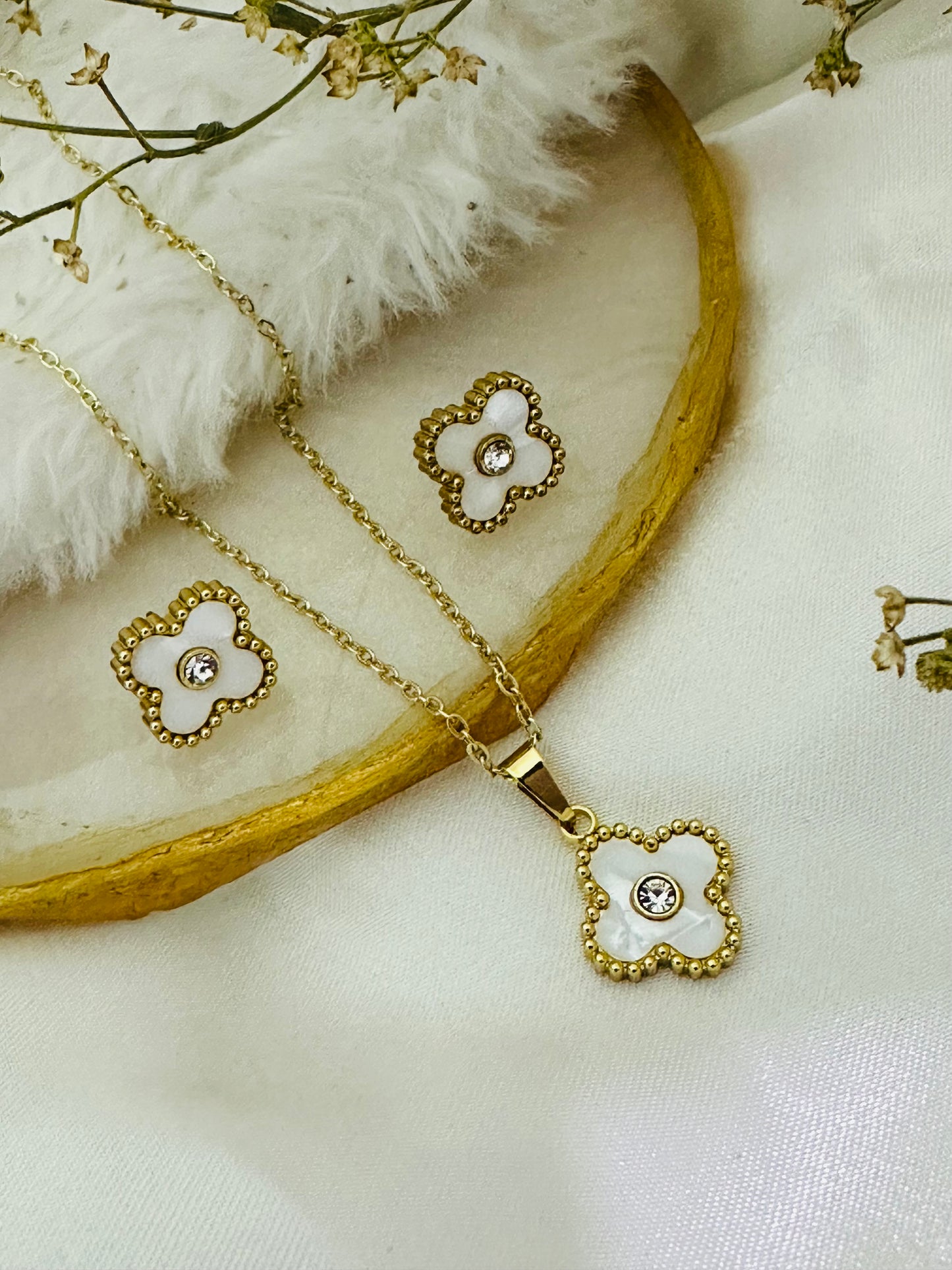 Quad Flower~ White
