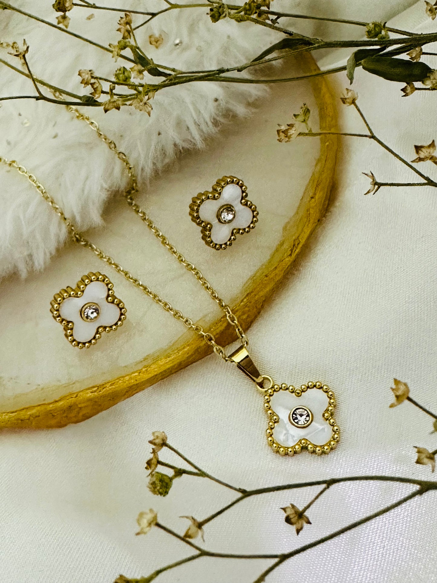 Quad Flower~ White