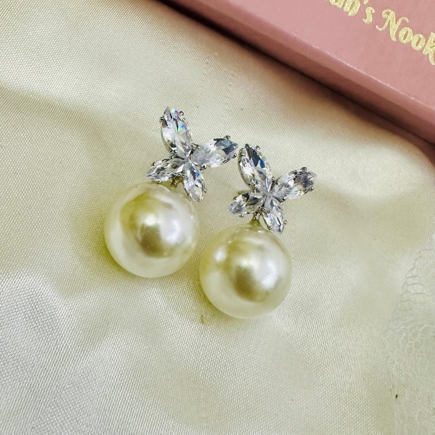 Pearl Flutter ~ White