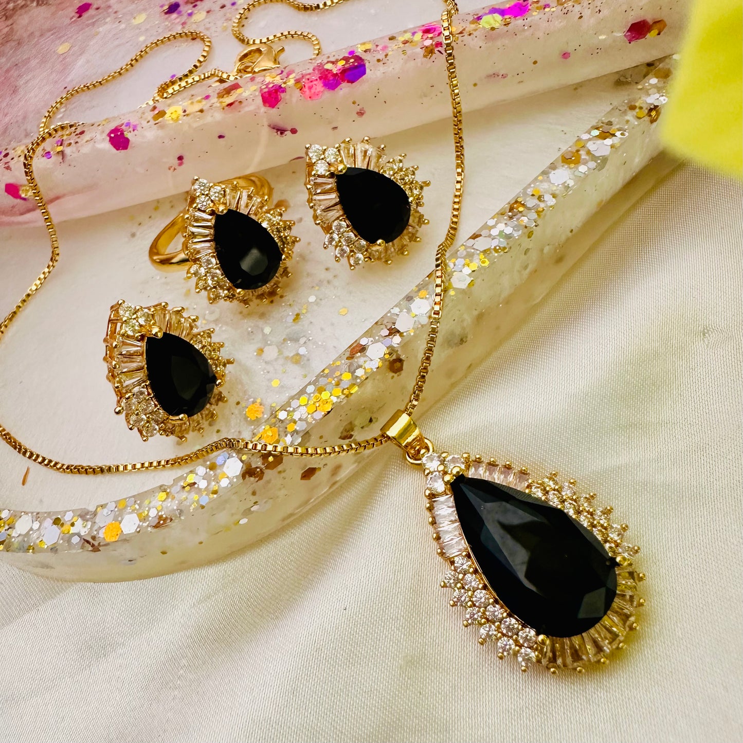 Vintage Glam ~ Black