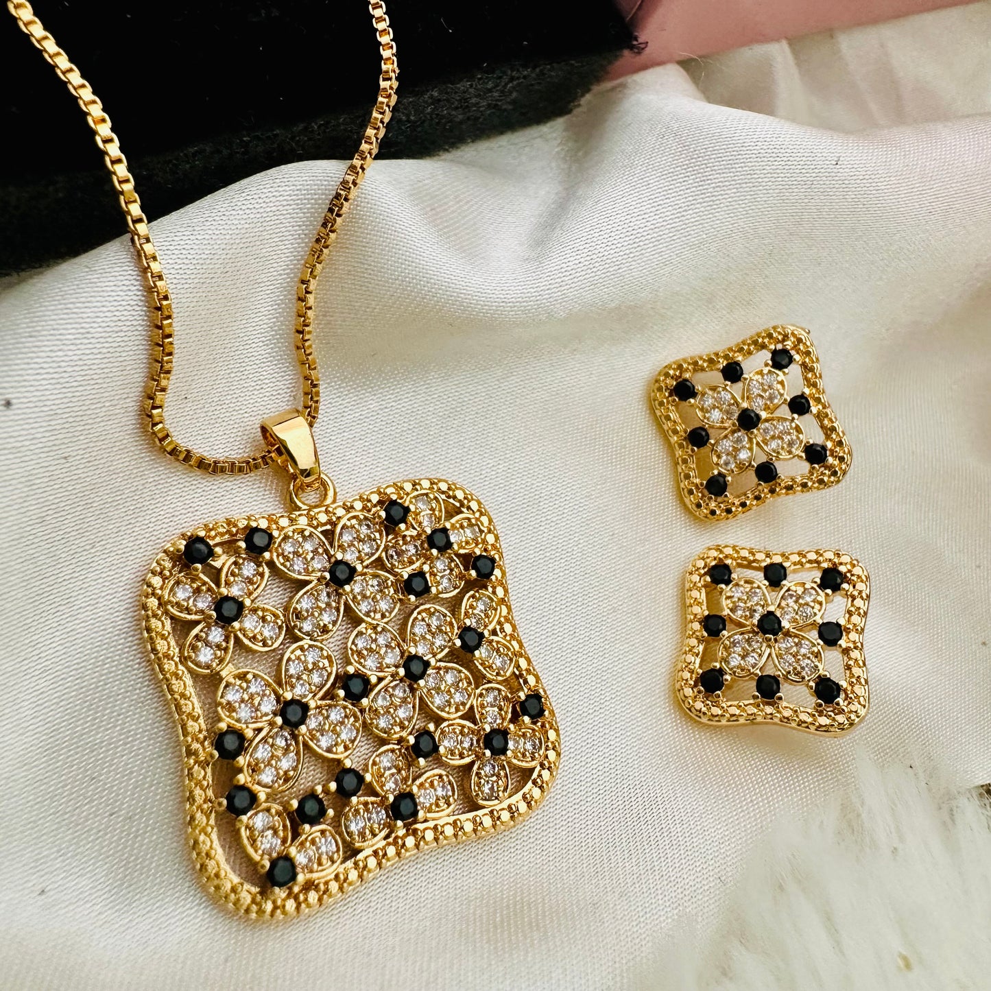 Diamond Prism ~ Black