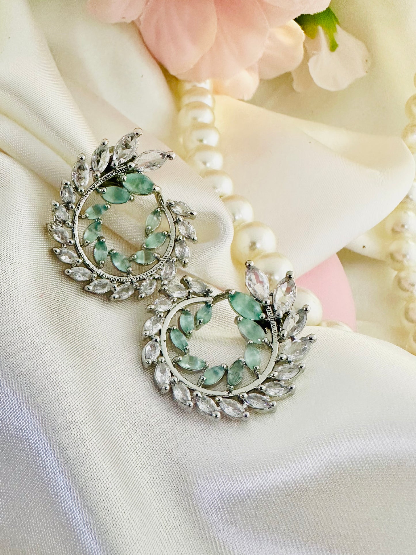 Royal Wreath ~ Mint Green