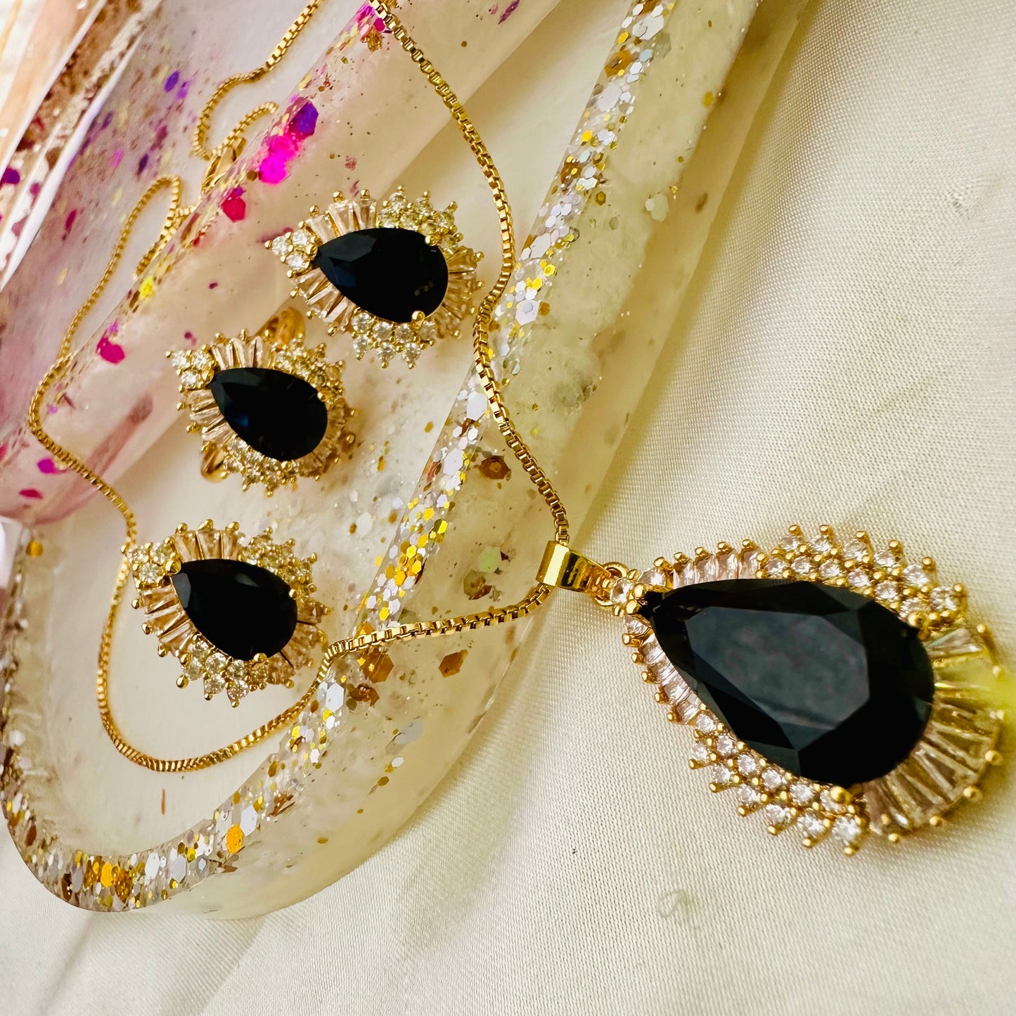 Vintage Glam ~ Black