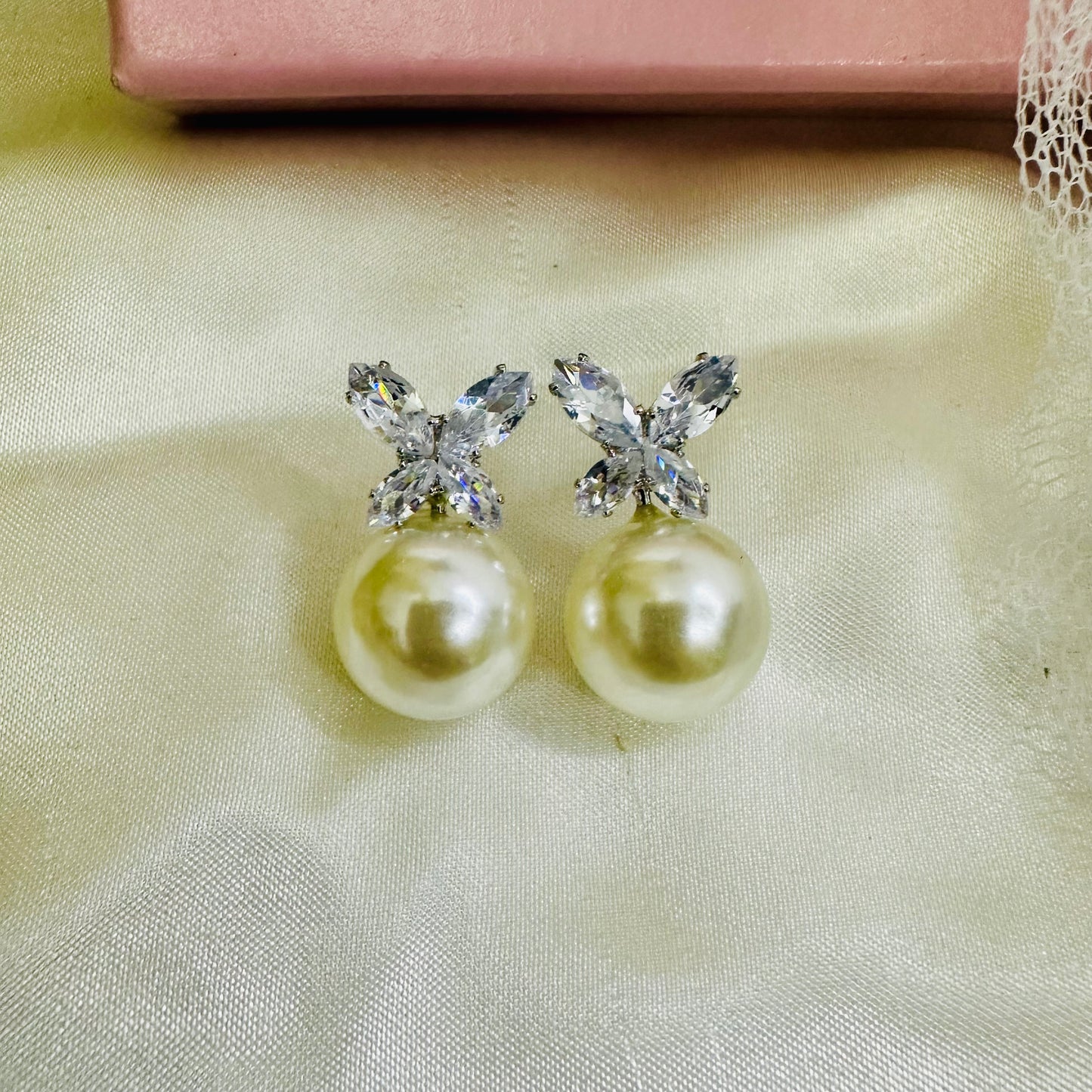 Pearl Flutter ~ White